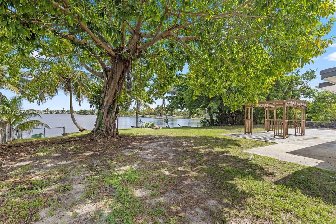 For Sale: $859,999 (3 beds, 2 baths, 1896 Square Feet)