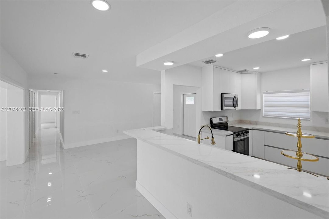 For Sale: $859,999 (3 beds, 2 baths, 1896 Square Feet)