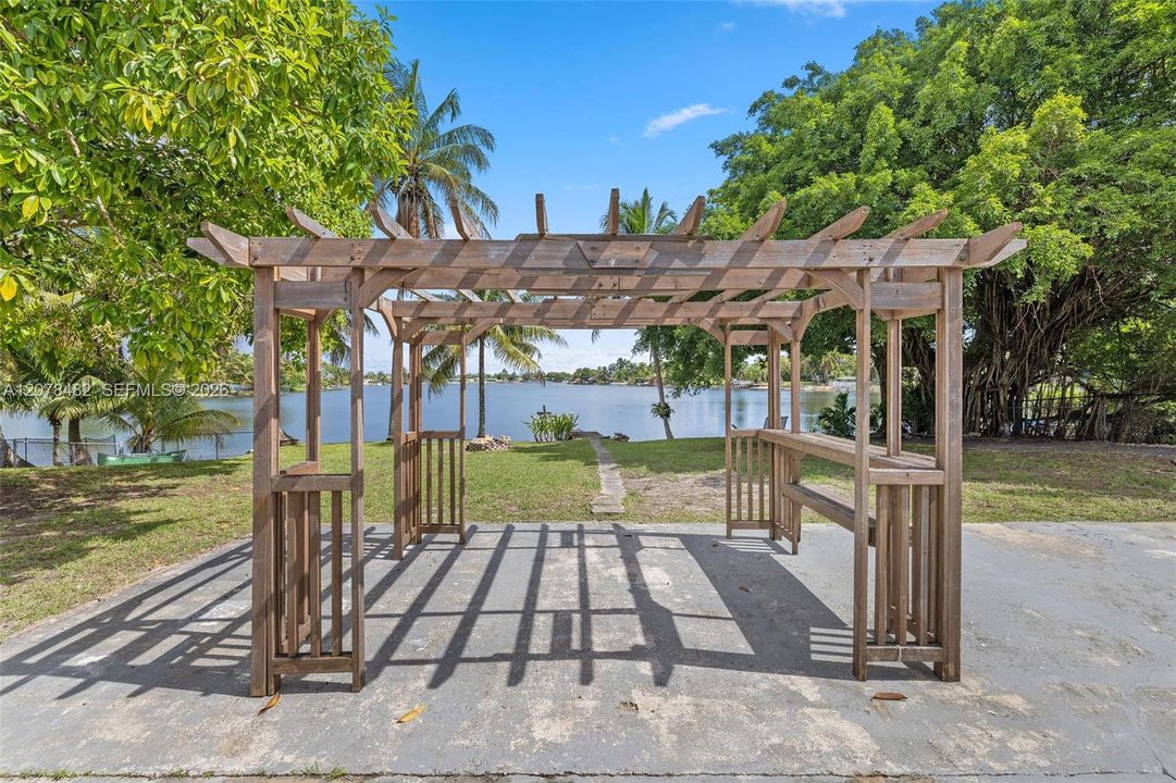For Sale: $859,999 (3 beds, 2 baths, 1896 Square Feet)