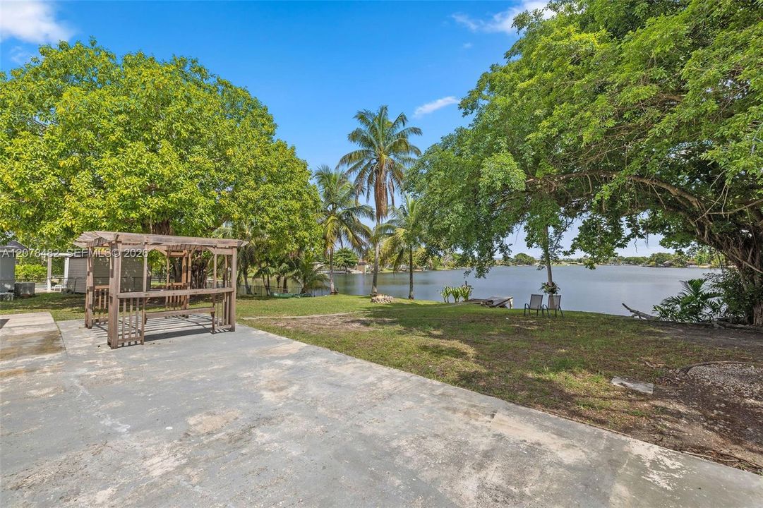 For Sale: $859,999 (3 beds, 2 baths, 1896 Square Feet)