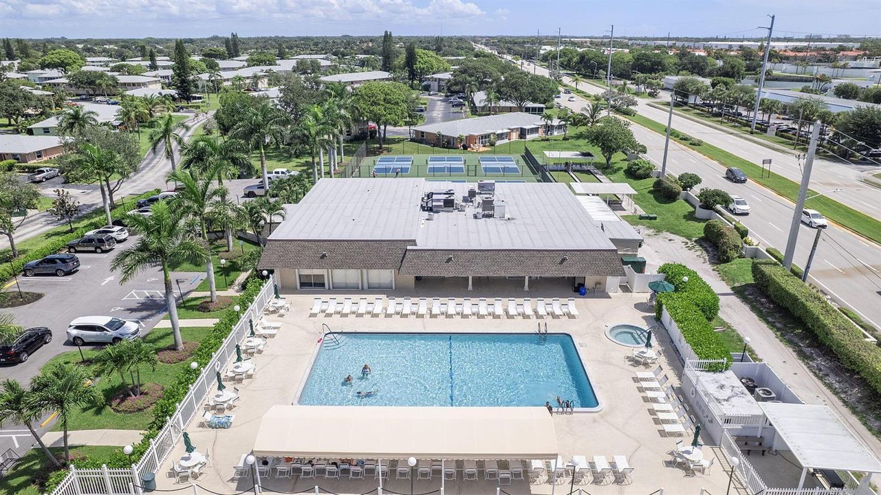 Club house/big pool