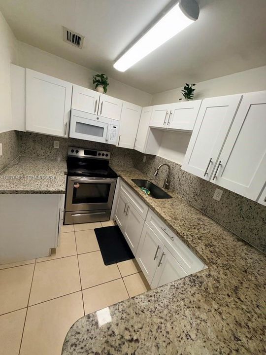 En Renta: $2,600 (9 camas, 3 baños, 4105 Pies cuadrados)