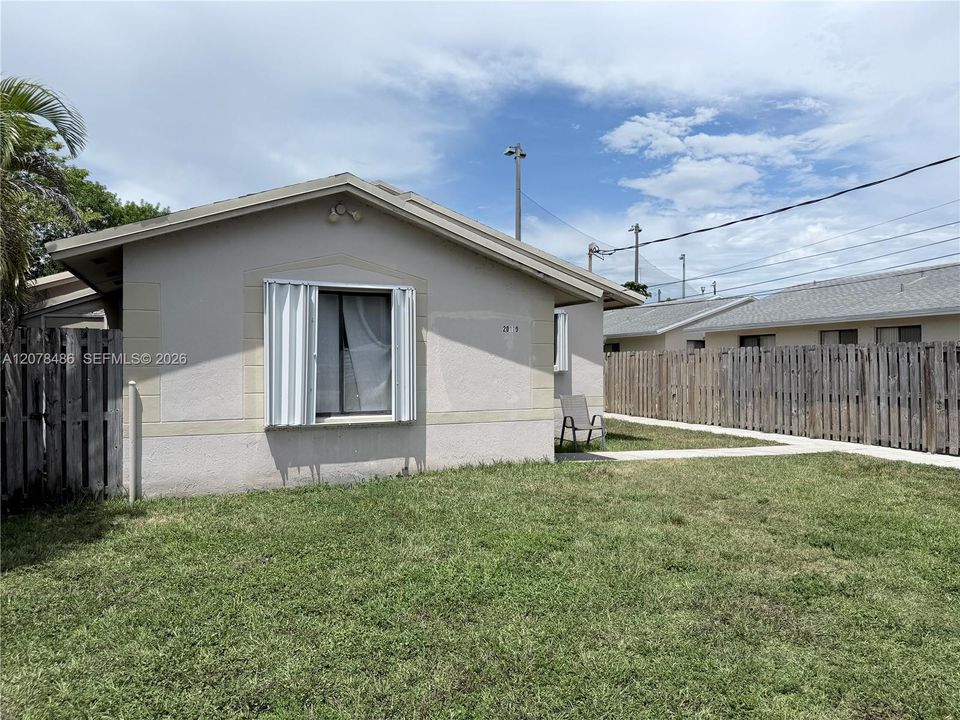 For Rent: $3,200 (4 beds, 2 baths, 2420 Square Feet)