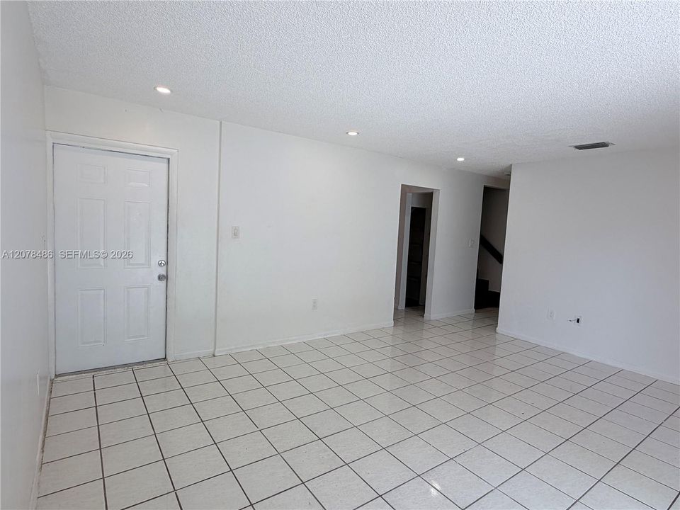 For Rent: $3,200 (4 beds, 2 baths, 2420 Square Feet)