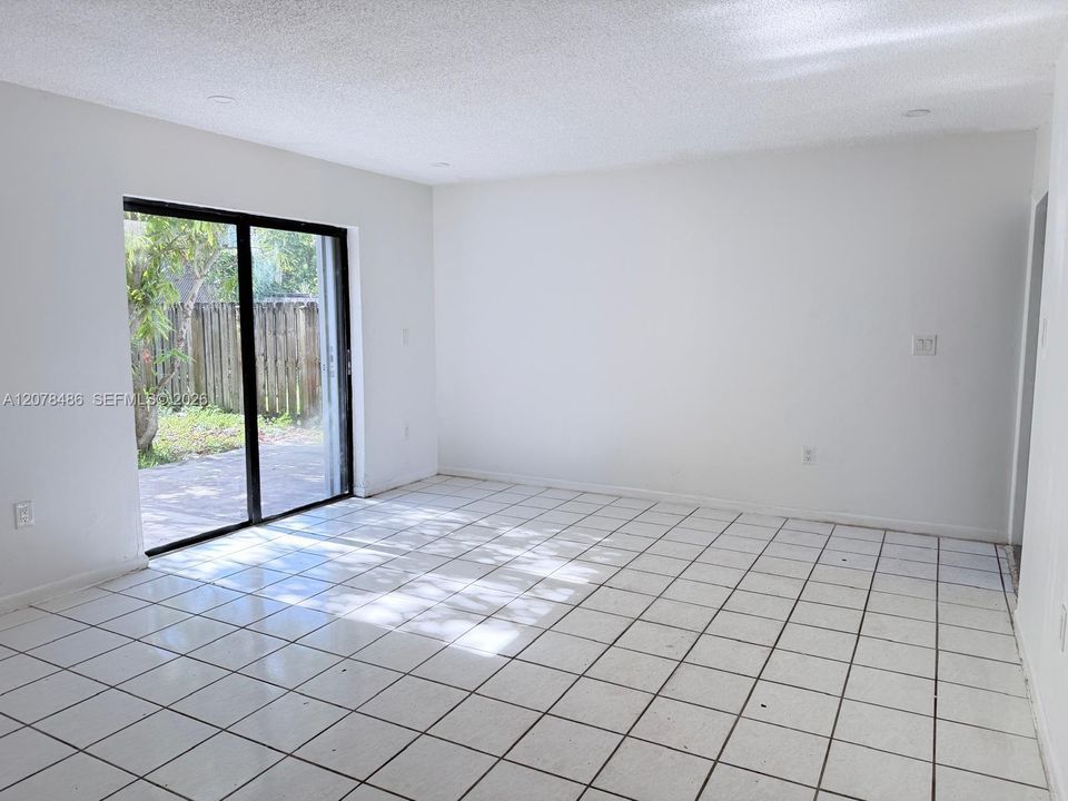 For Rent: $3,200 (4 beds, 2 baths, 2420 Square Feet)