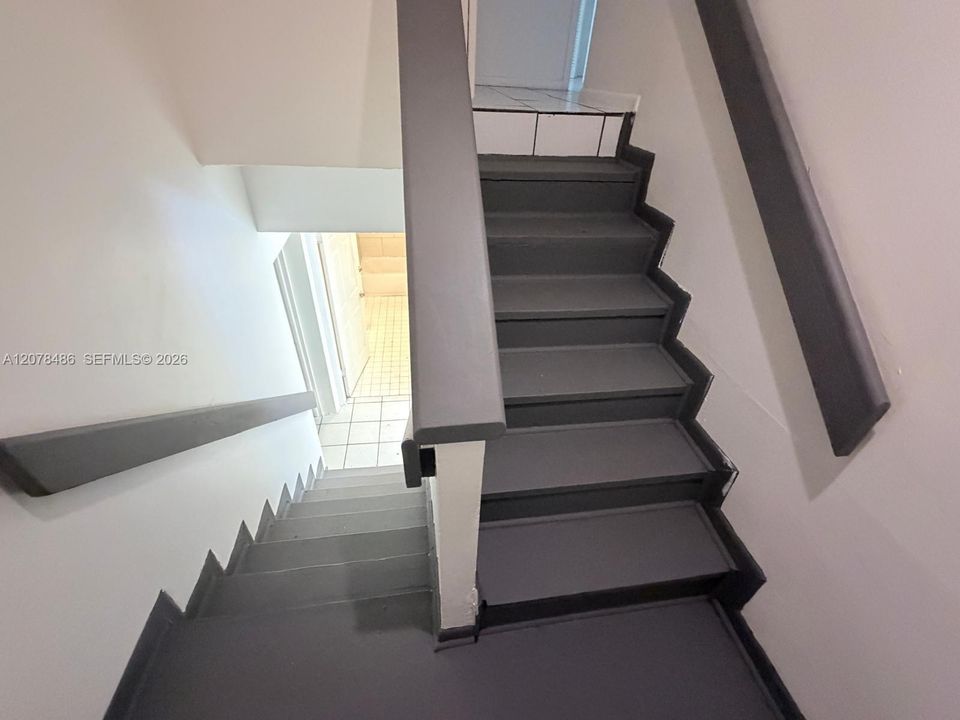 For Rent: $3,200 (4 beds, 2 baths, 2420 Square Feet)