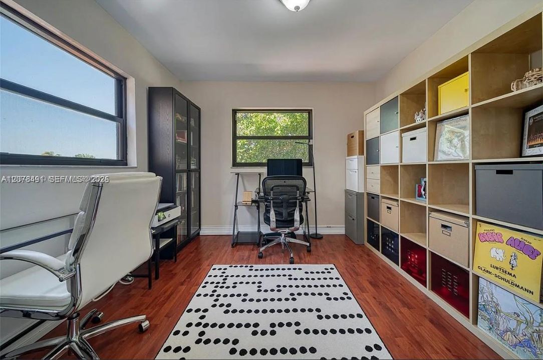 En Venta: $665,000 (3 camas, 2 baños, 1940 Pies cuadrados)