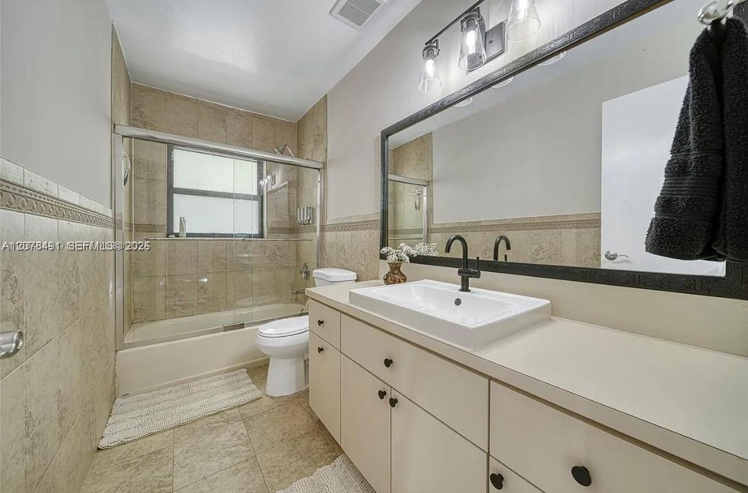 En Venta: $665,000 (3 camas, 2 baños, 1940 Pies cuadrados)