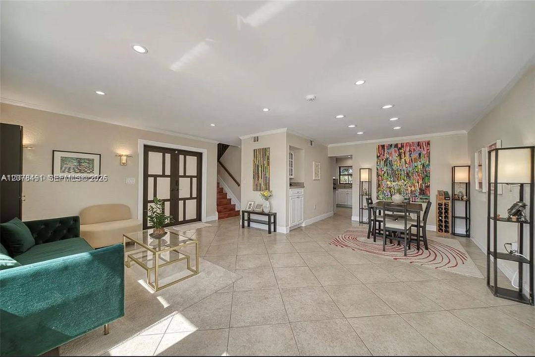En Venta: $665,000 (3 camas, 2 baños, 1940 Pies cuadrados)