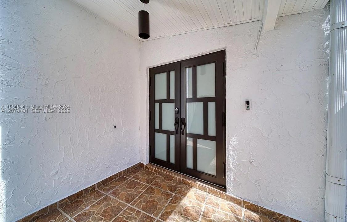 En Venta: $665,000 (3 camas, 2 baños, 1940 Pies cuadrados)