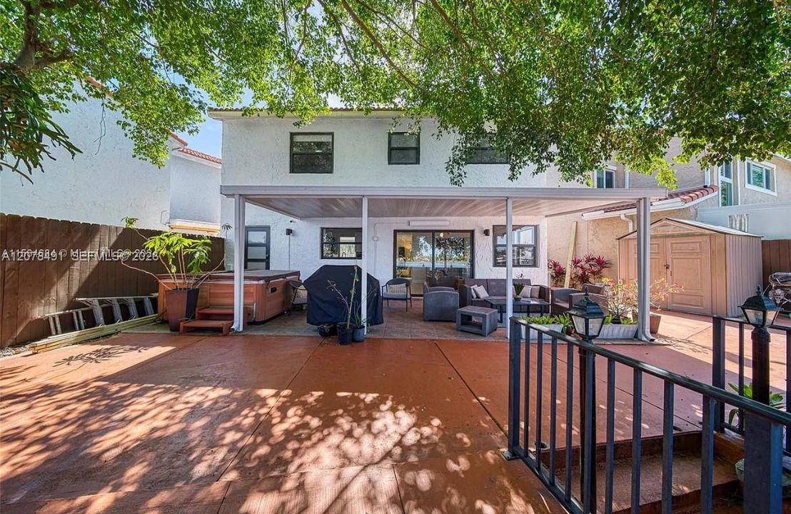 En Venta: $665,000 (3 camas, 2 baños, 1940 Pies cuadrados)