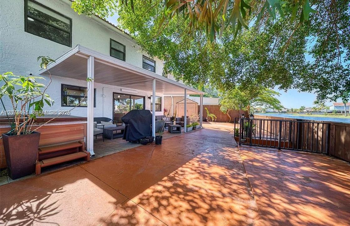 En Venta: $665,000 (3 camas, 2 baños, 1940 Pies cuadrados)