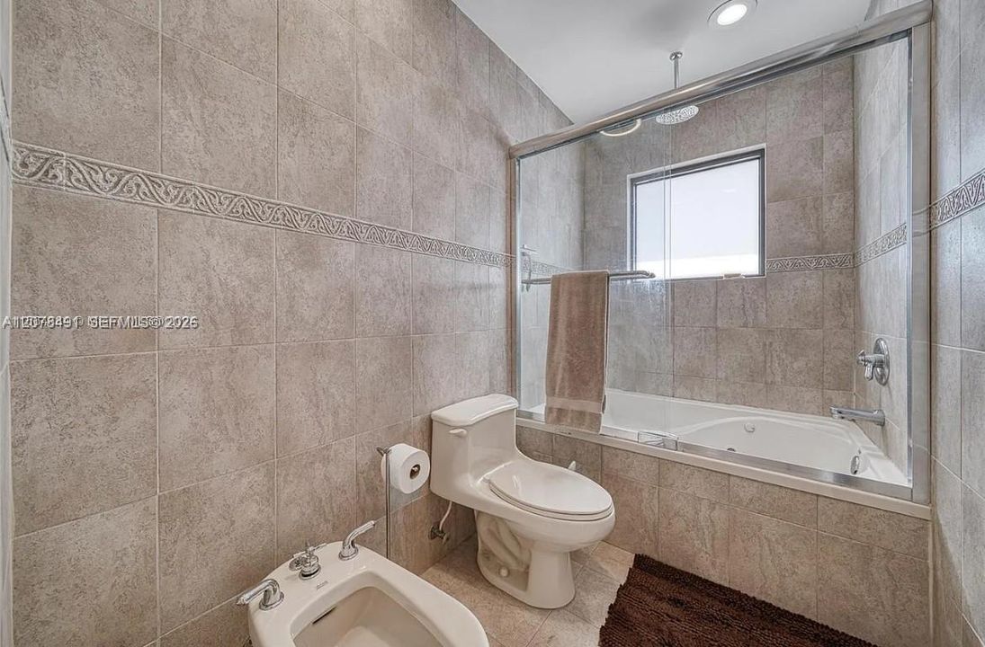 En Venta: $665,000 (3 camas, 2 baños, 1940 Pies cuadrados)