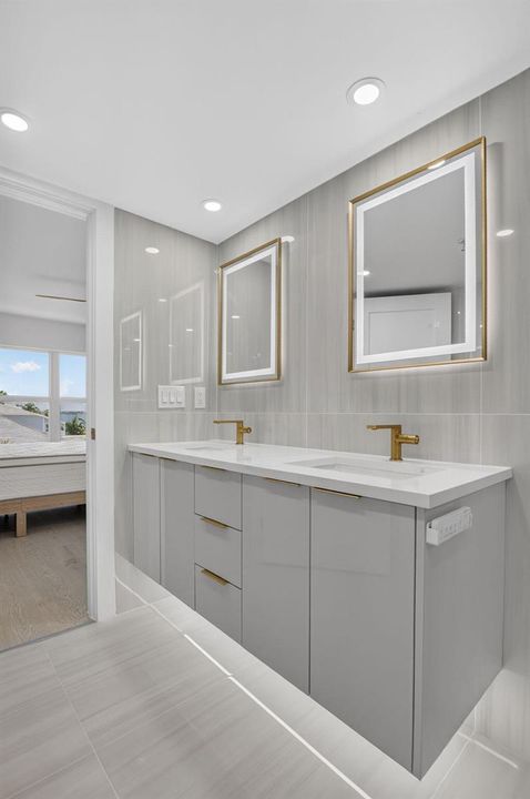 Illuminated mirrors & dual sink vanity