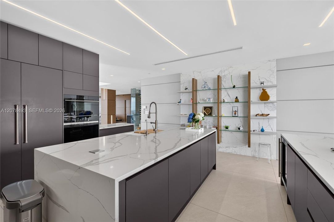 For Sale: $5,677,000 (3 beds, 3 baths, 4295 Square Feet)