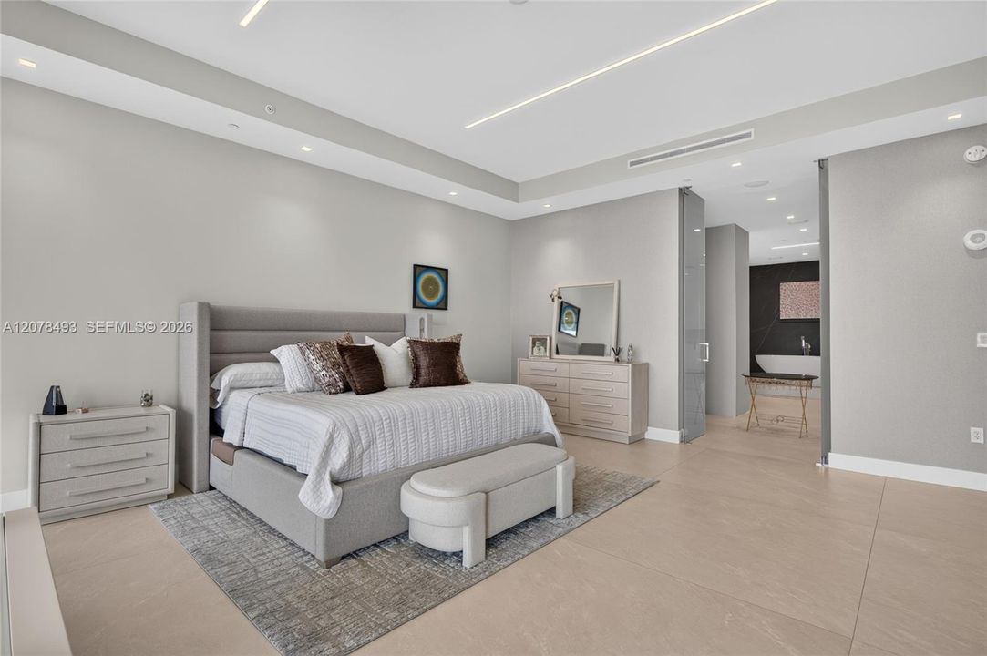 For Sale: $5,677,000 (3 beds, 3 baths, 4295 Square Feet)