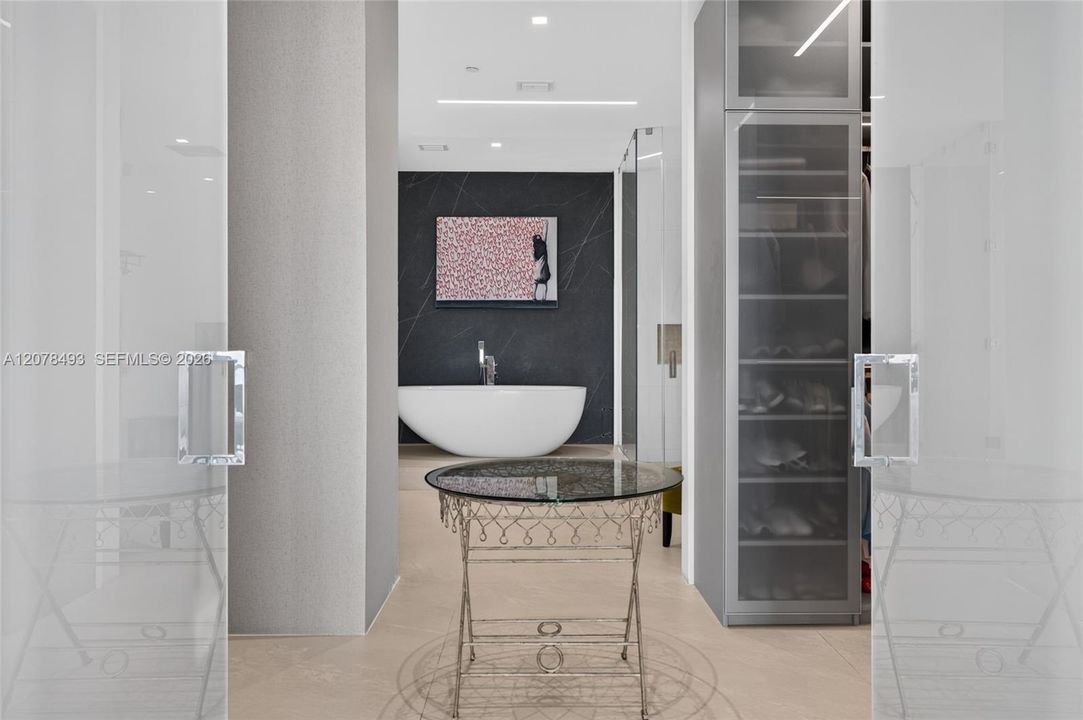 For Sale: $5,677,000 (3 beds, 3 baths, 4295 Square Feet)