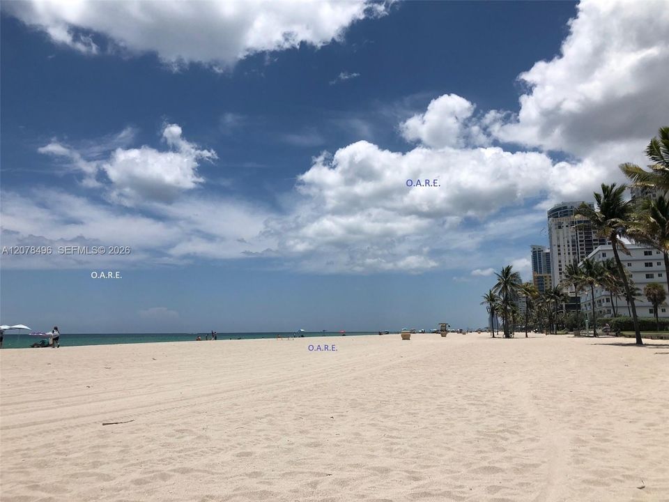 For Rent: $3,200 (2 beds, 2 baths, 1186 Square Feet)