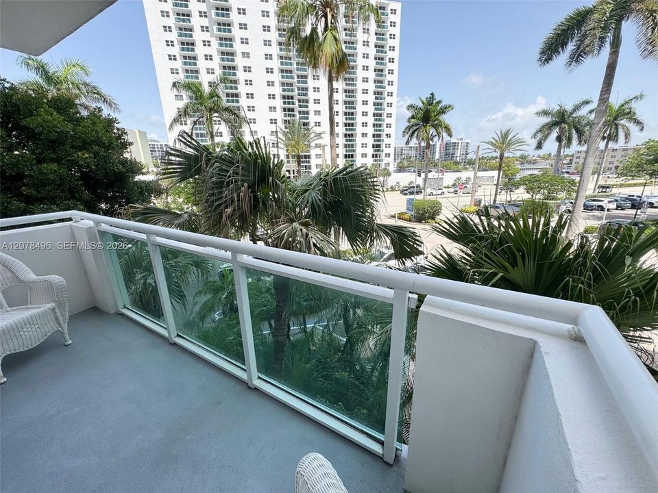 For Rent: $3,200 (2 beds, 2 baths, 1186 Square Feet)