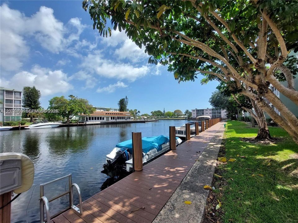 For Sale: $159,000 (1 beds, 1 baths, 780 Square Feet)