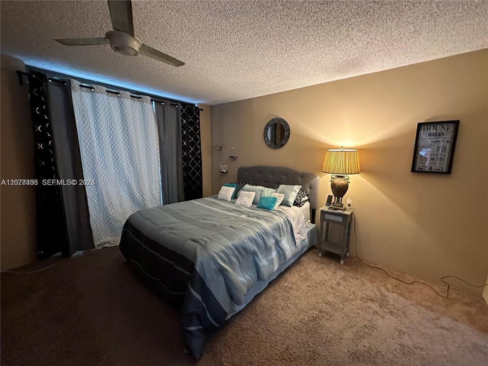 For Sale: $159,000 (1 beds, 1 baths, 780 Square Feet)