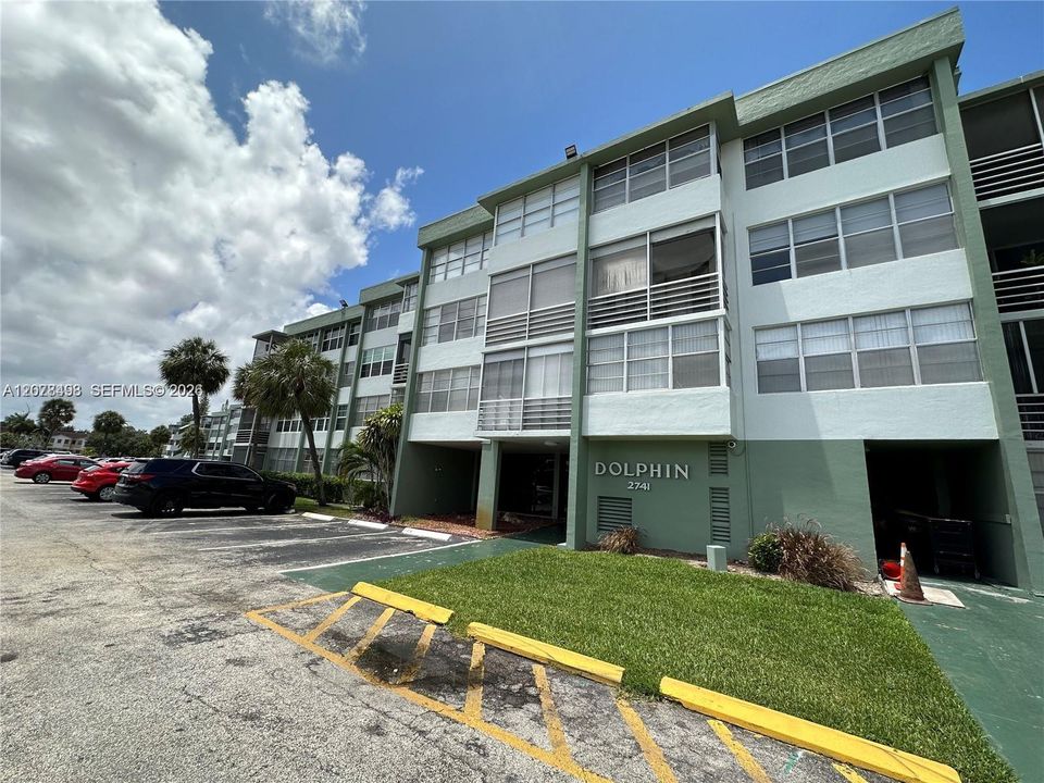 For Sale: $159,000 (1 beds, 1 baths, 780 Square Feet)