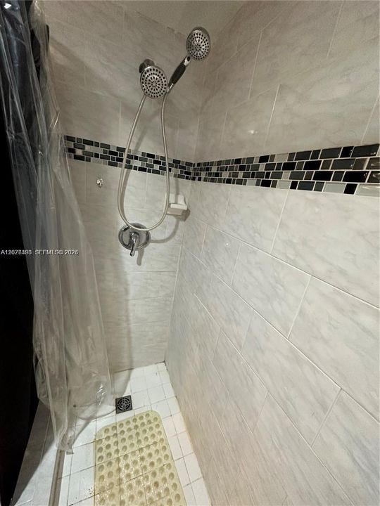 For Sale: $159,000 (1 beds, 1 baths, 780 Square Feet)