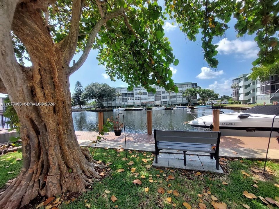 For Sale: $159,000 (1 beds, 1 baths, 780 Square Feet)