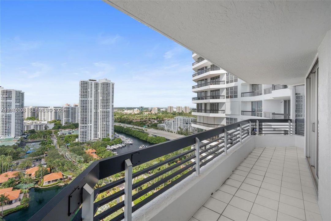For Sale: $499,000 (2 beds, 2 baths, 1365 Square Feet)