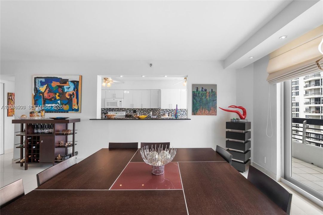 For Sale: $499,000 (2 beds, 2 baths, 1365 Square Feet)