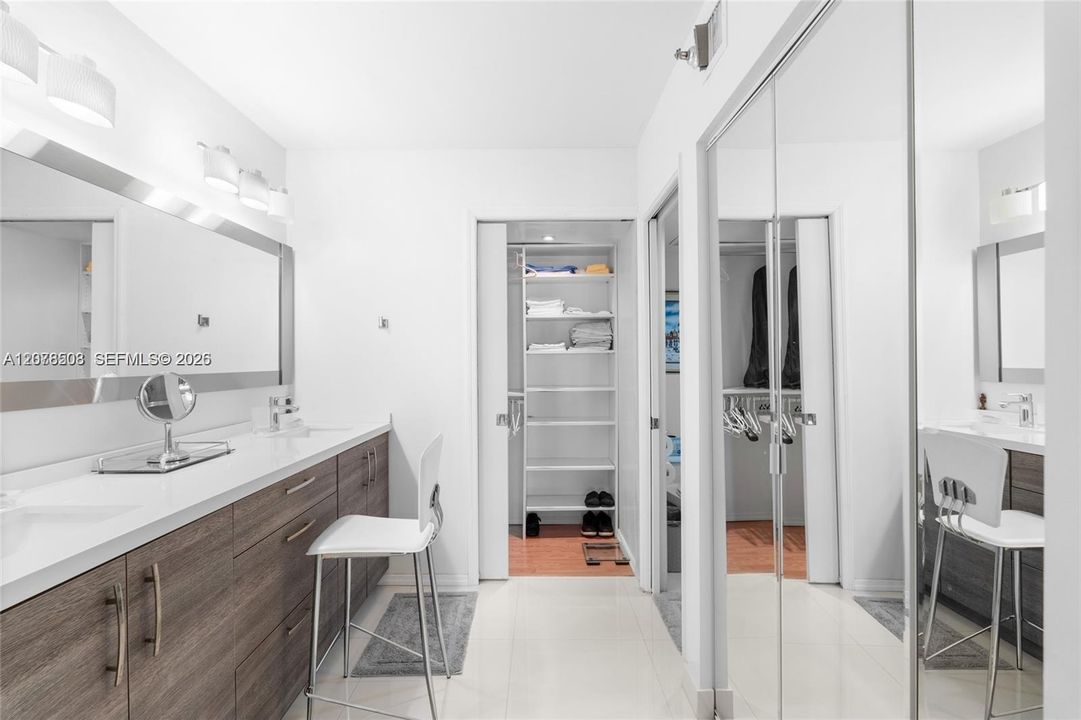 For Sale: $499,000 (2 beds, 2 baths, 1365 Square Feet)