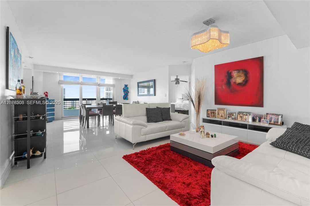 For Sale: $499,000 (2 beds, 2 baths, 1365 Square Feet)