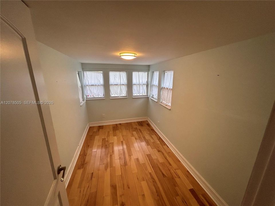 Active With Contract: $2,100 (2 beds, 1 baths, 766 Square Feet)