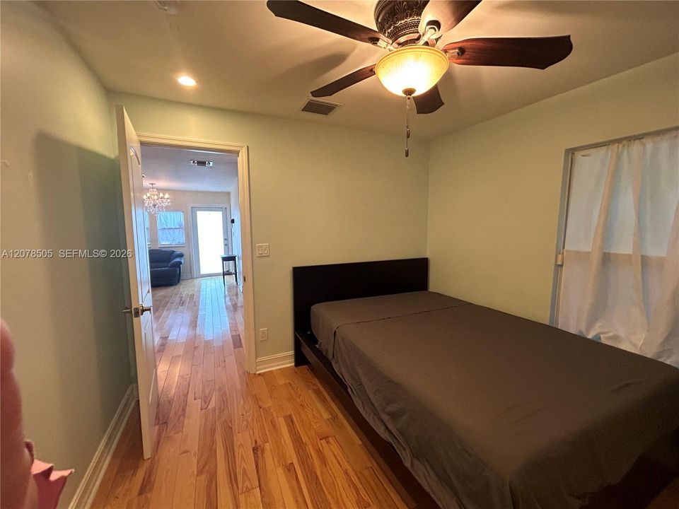 Active With Contract: $2,100 (2 beds, 1 baths, 766 Square Feet)