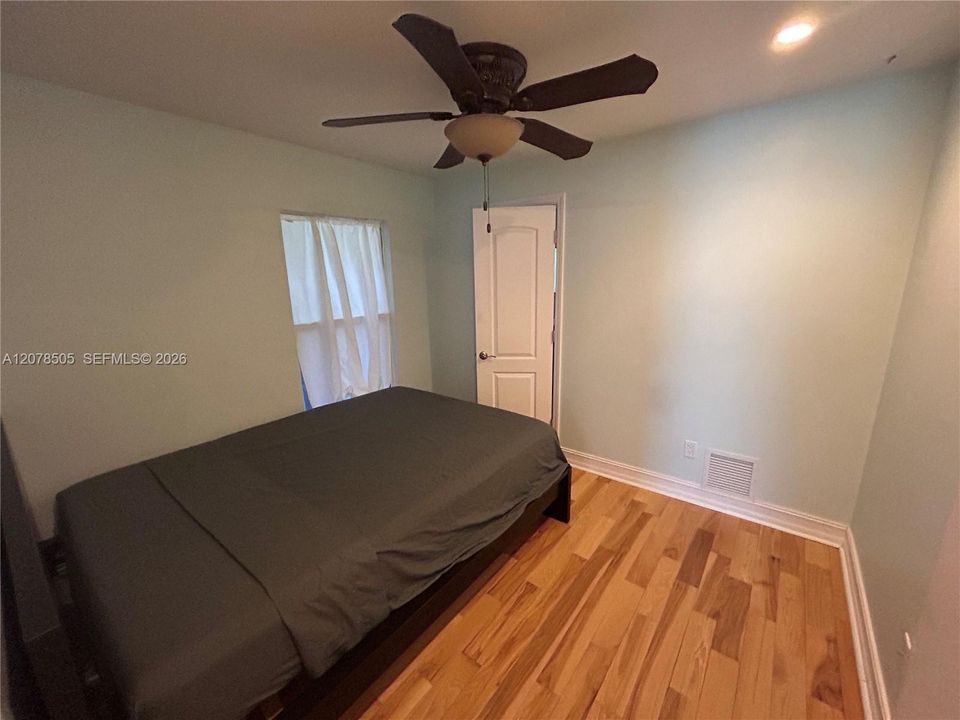 Active With Contract: $2,100 (2 beds, 1 baths, 766 Square Feet)