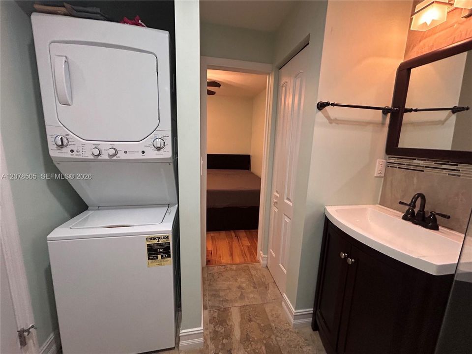 Active With Contract: $2,100 (2 beds, 1 baths, 766 Square Feet)