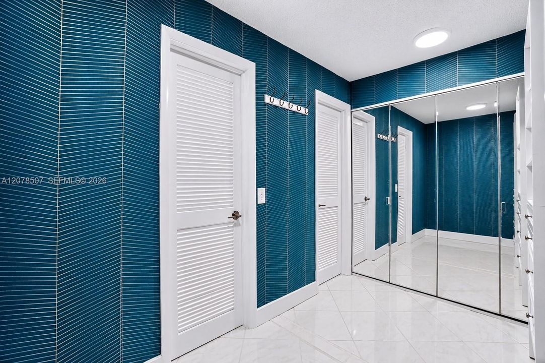 En Venta: $725,000 (1 camas, 1 baños, 1412 Pies cuadrados)