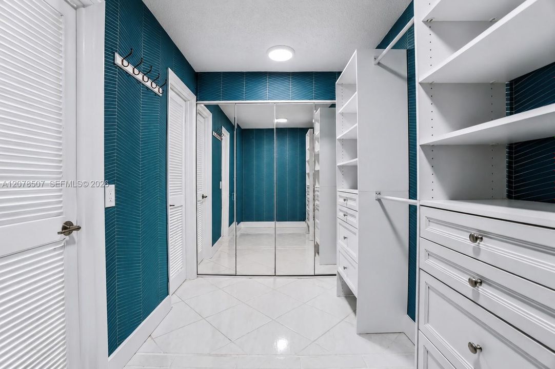 En Venta: $725,000 (1 camas, 1 baños, 1412 Pies cuadrados)