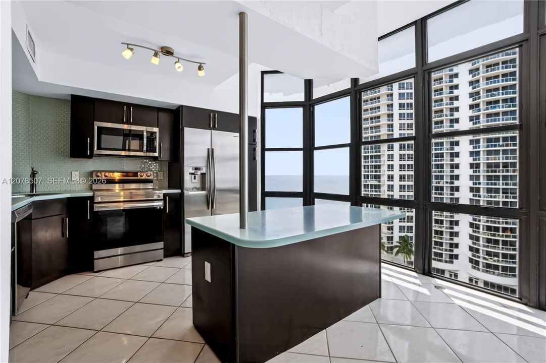 En Venta: $725,000 (1 camas, 1 baños, 1412 Pies cuadrados)