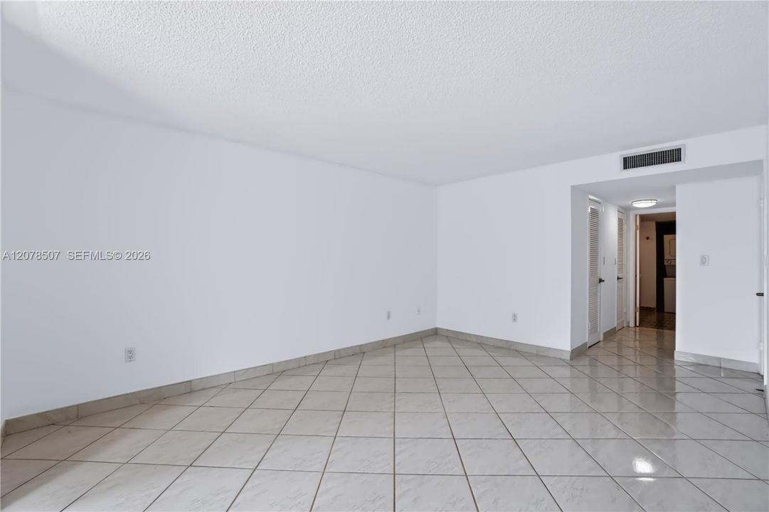 En Venta: $725,000 (1 camas, 1 baños, 1412 Pies cuadrados)