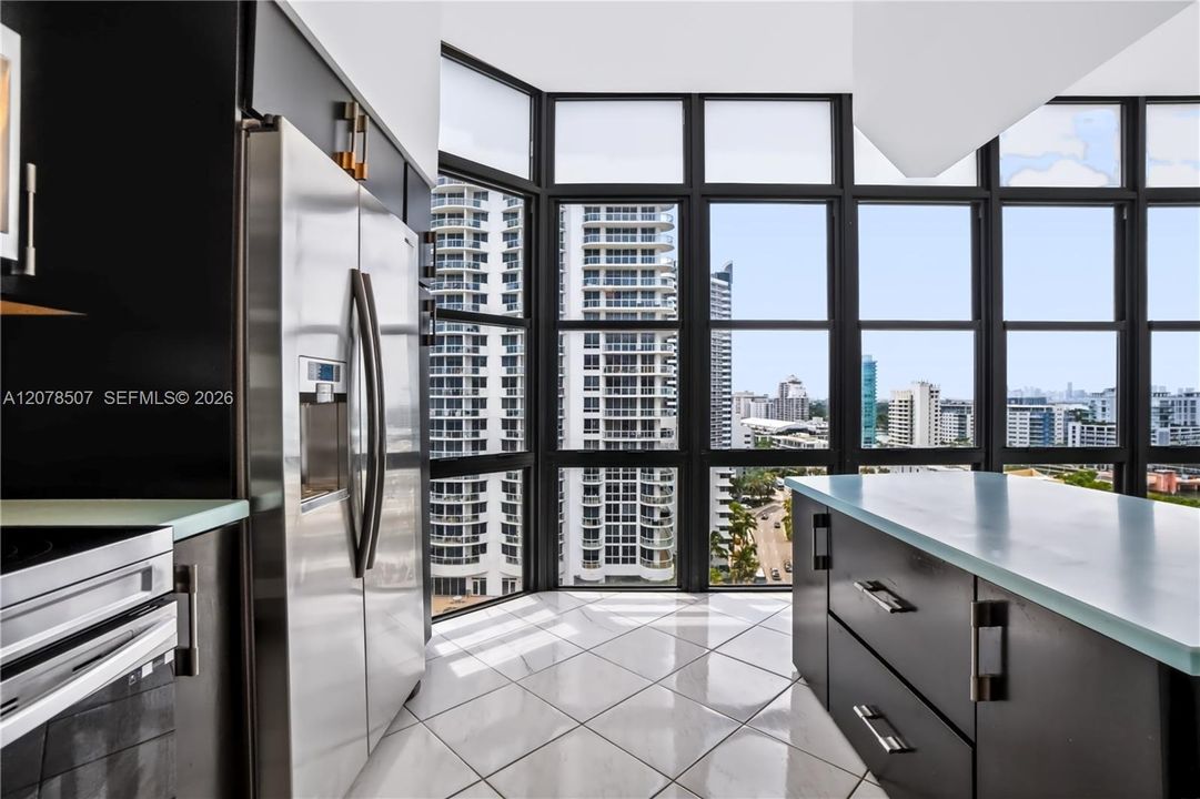 En Venta: $725,000 (1 camas, 1 baños, 1412 Pies cuadrados)