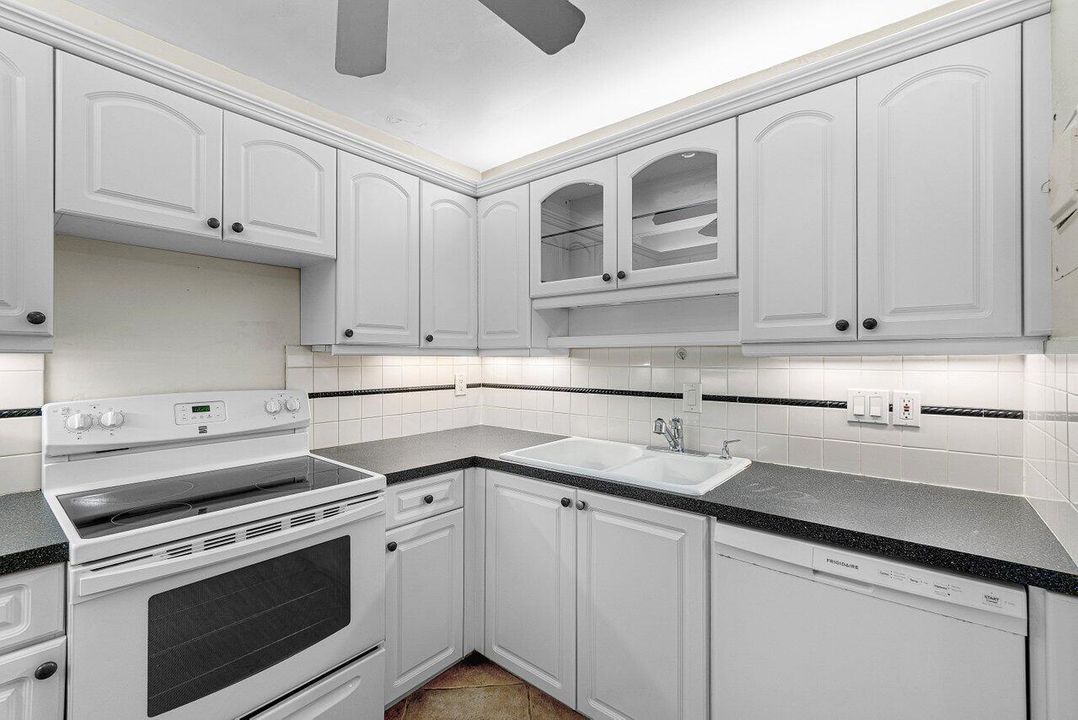 013-120CypressClubDrive-Unit231-PompanoB