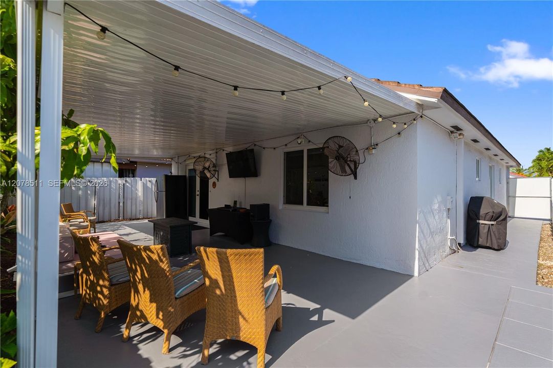 En Venta: $585,000 (3 camas, 2 baños, 1305 Pies cuadrados)