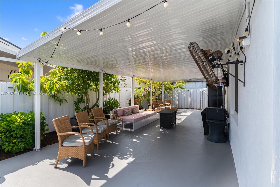 En Venta: $585,000 (3 camas, 2 baños, 1305 Pies cuadrados)