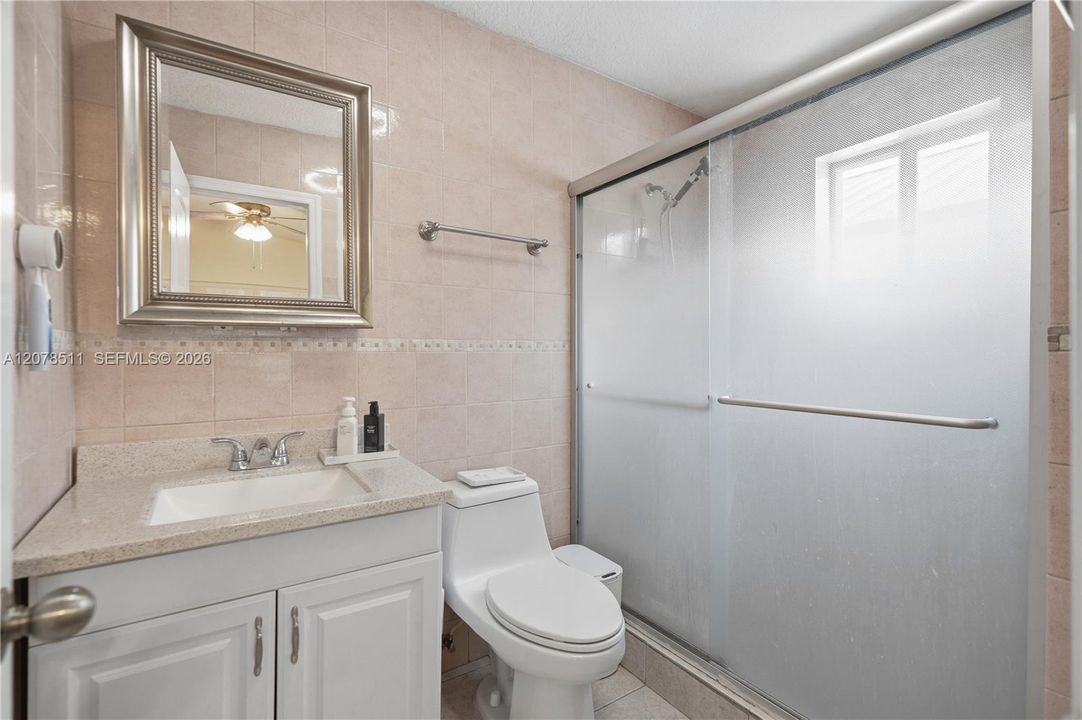 En Venta: $585,000 (3 camas, 2 baños, 1305 Pies cuadrados)