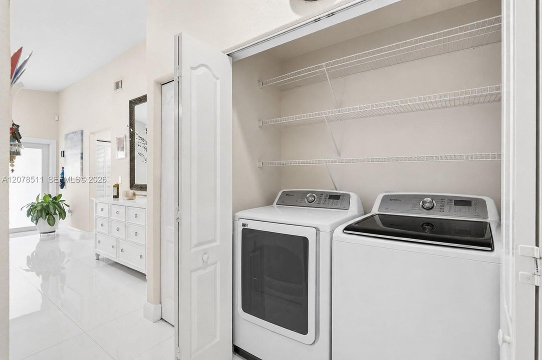 En Venta: $585,000 (3 camas, 2 baños, 1305 Pies cuadrados)