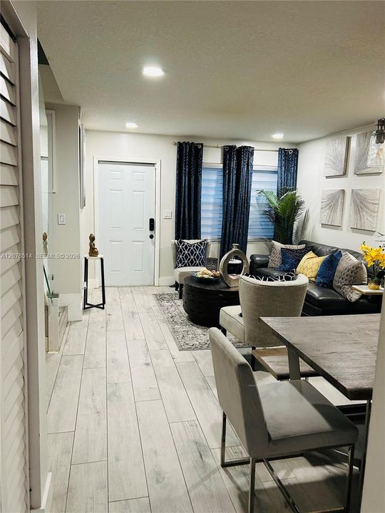 En Venta: $355,000 (2 camas, 2 baños, 1280 Pies cuadrados)
