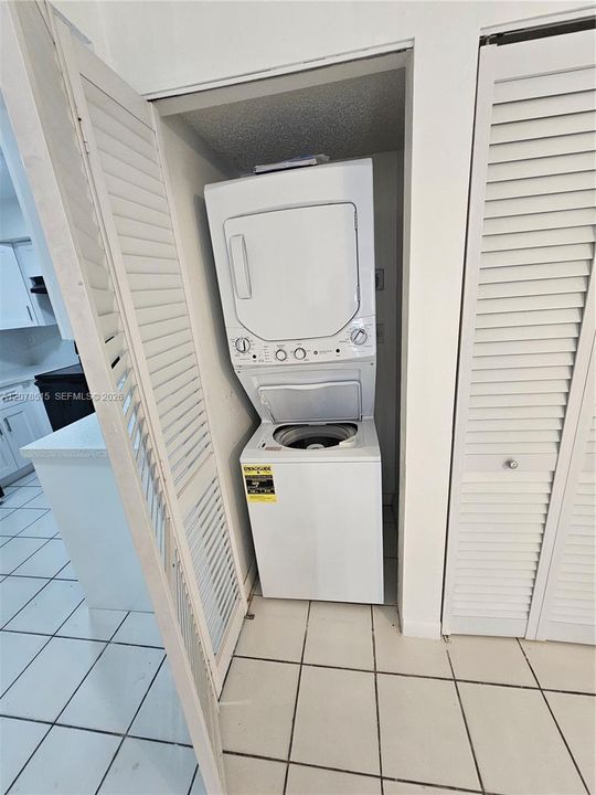 For Rent: $2,300 (2 beds, 2 baths, 880 Square Feet)