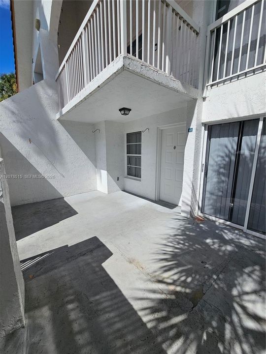 For Rent: $2,300 (2 beds, 2 baths, 880 Square Feet)