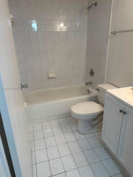 For Rent: $2,300 (2 beds, 2 baths, 880 Square Feet)